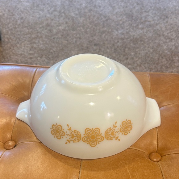 Vintage Pyrex 443 2.5 quart casserole dish gold floral milk glass no lid - Picture 4 of 7